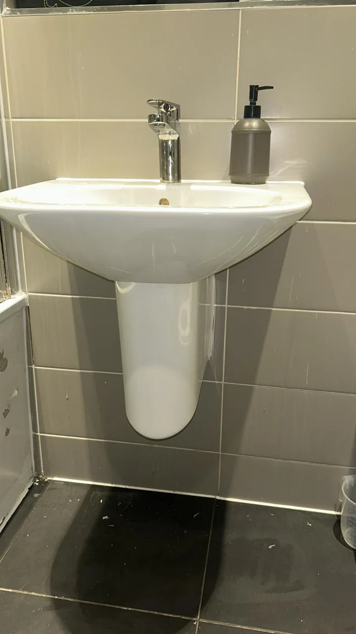 Plumbing services in Essex - plumber fitting new copper pipework